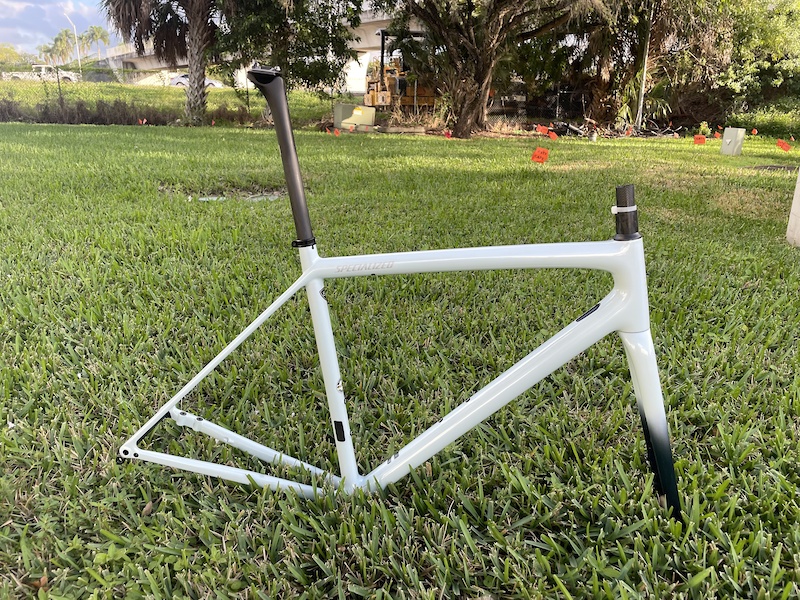 2021 Specialized Aethos Pro Frameset 58cm Fact 10R For Sale