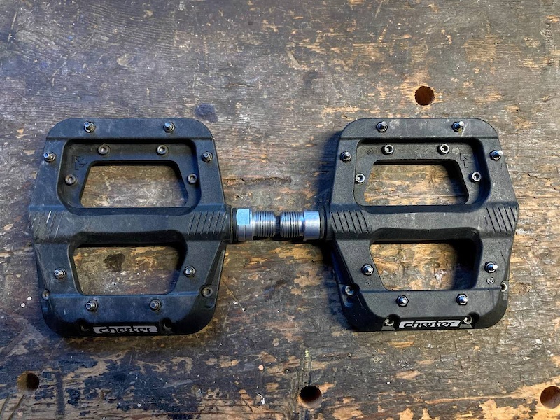 race face chester flat