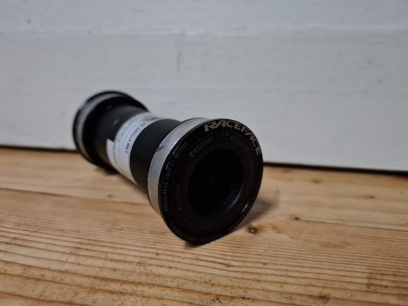 2016 Race Face Cinch BB92 Bottom Bracket 24mm For Sale