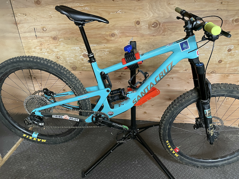 2019 Epic all around bike Santa Cruz Bronson CC M For Sale