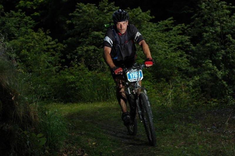 Demanding and cruel trails , with numerous climbing and downhills .