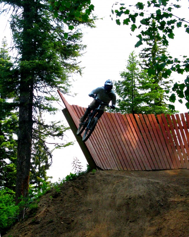 Dropping off the wallride