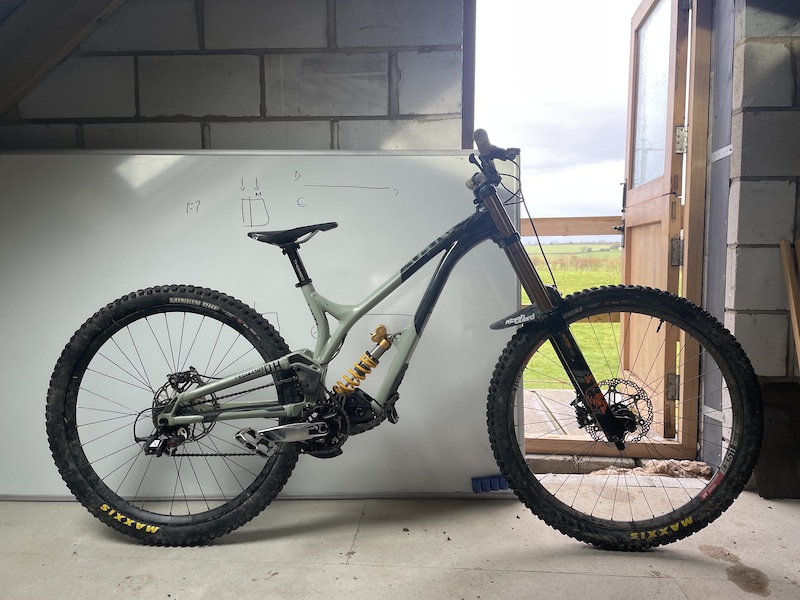 commencal supreme 2021