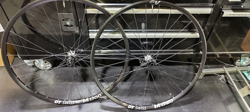 2020 DT Swiss M1700 Wheelset w/ 350 hub 25mm - 29
