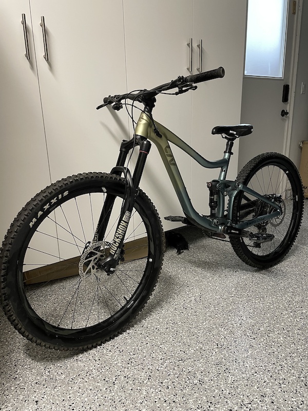 giant liv intrigue 2019