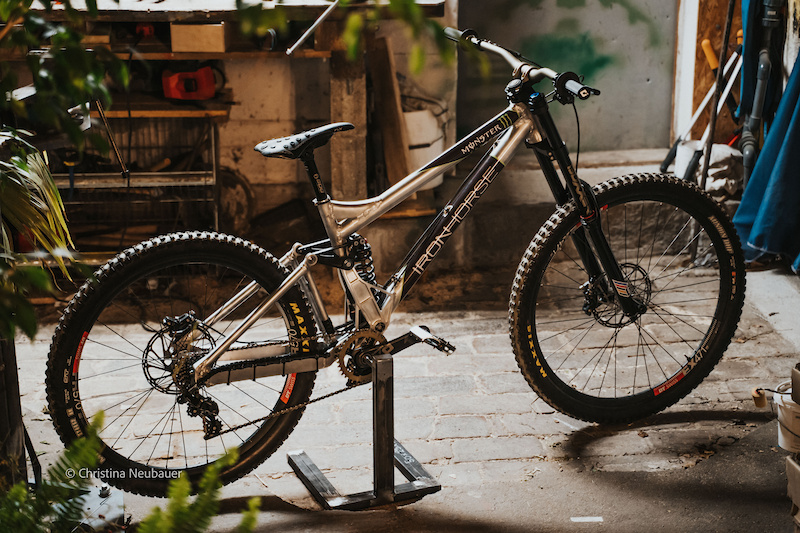 Iron Horse Sunday Reborn - A Classic Downhill Bike Modified with 