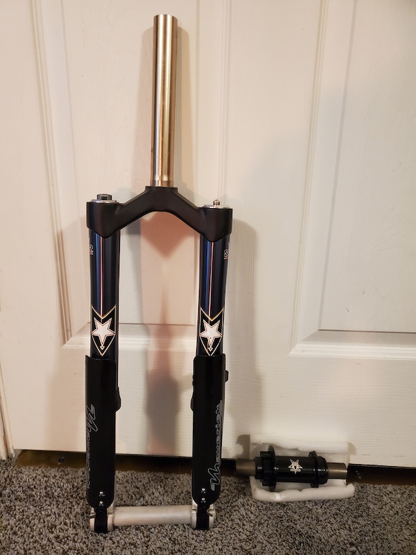 NOS Maverick SC32 fork with matching hub For Sale