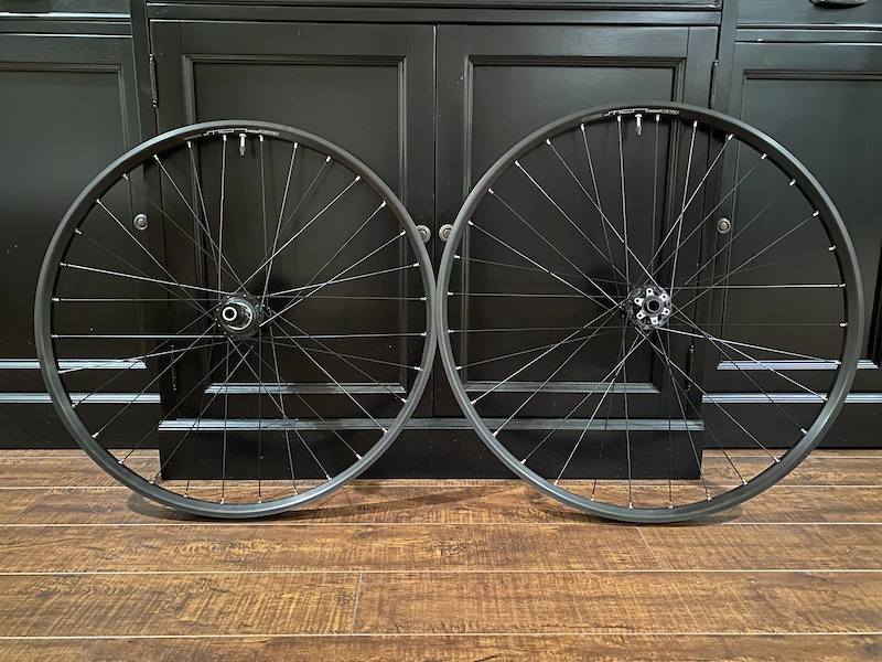 Ruota Anteriore 29" Stan's Flow D Tubeless Con Mozzi Boost Shimano XT M8010 - Grigia