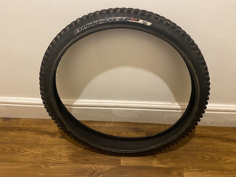 2x specialized butcher dh tires 26" For Sale