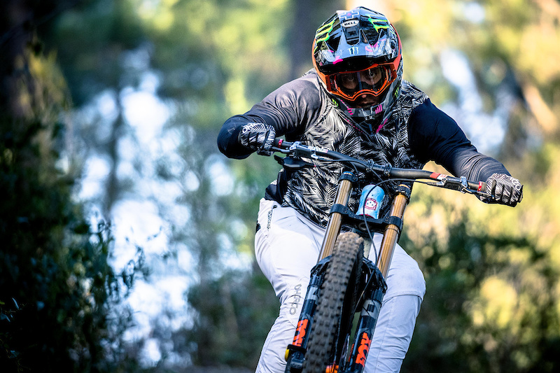 Spotted: New Downhill Face Helmet Pinkbike