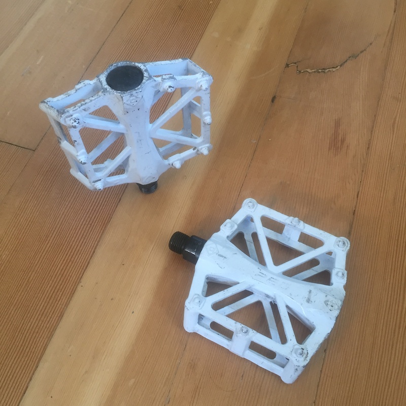 White alloy flat pedals (354) For Sale