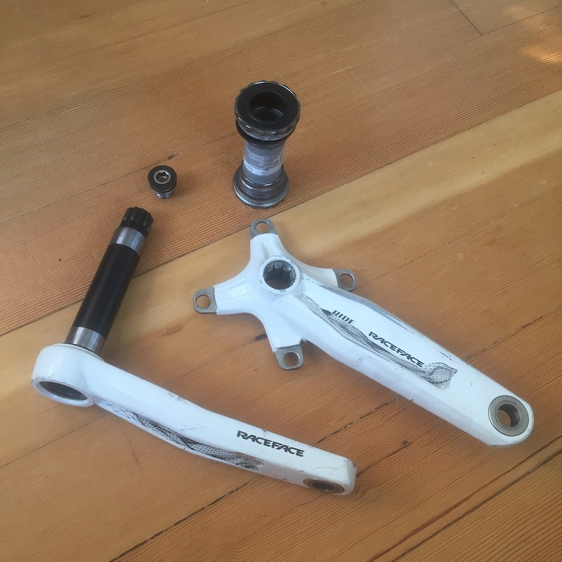 RACE FACE Boitier X-TYPE TEAM XC 68-73mm