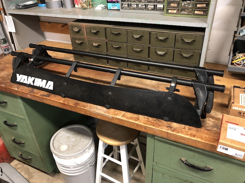 Yakima Q Tower 48" Cross Bar Roof Rack For Sale