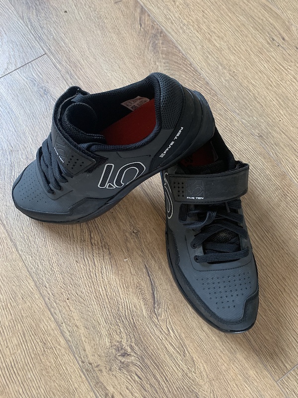 Fiveten Kestrel Clipless Shoes Size 8 worn twice For Sale