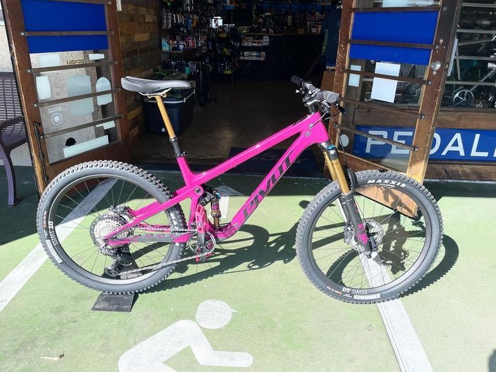 2023 NEW Large Pivot Shadowcat Pro XT/XTR w/ Carbon Wheels For Sale