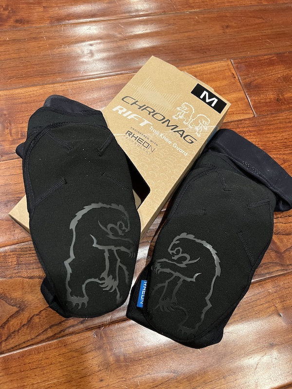 2022 *BRAND NEW* Chromag rift knee pads Medium *PRICE DROP* For Sale