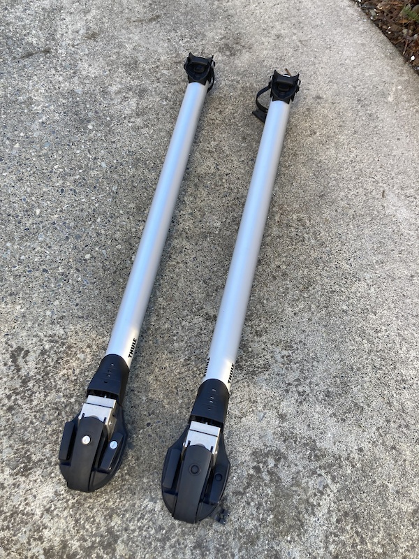 Thule Thru Axle Roof Bike Racks - Set of 2 For Sale