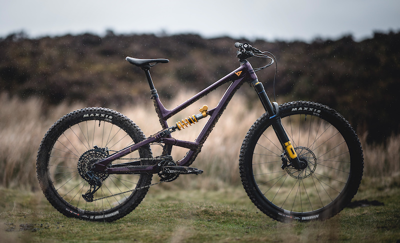 YT Unveils New Threaded Capra Frame and Longer Travel Decoy MX with Uncaged 9 Models - Pinkbike