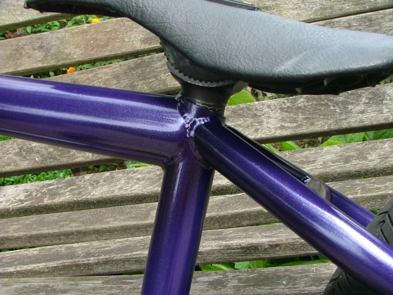 Painted my bike purple. And the rearrim flat black. I like it :)