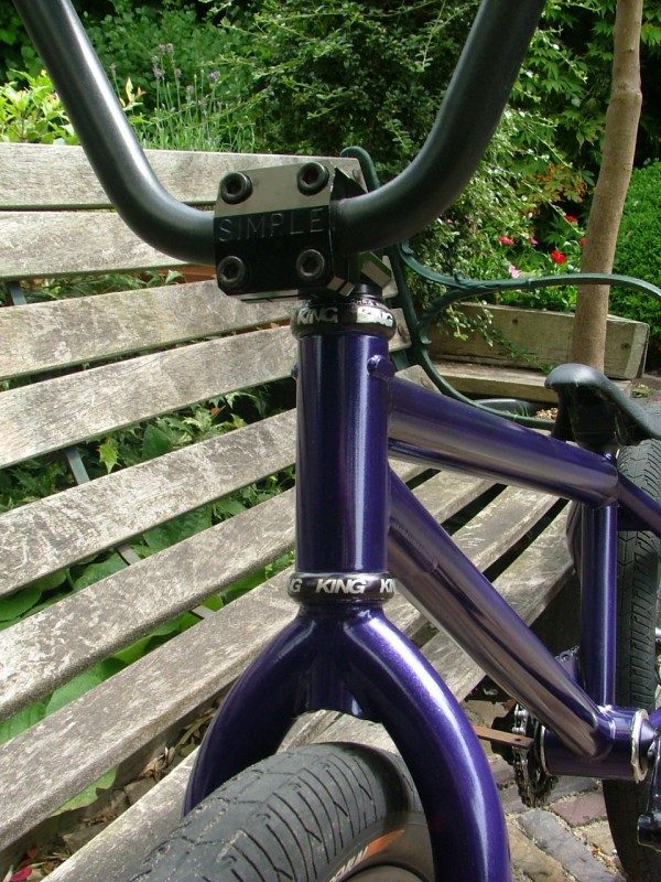 Painted my bike purple. And the rearrim flat black. I like it :)