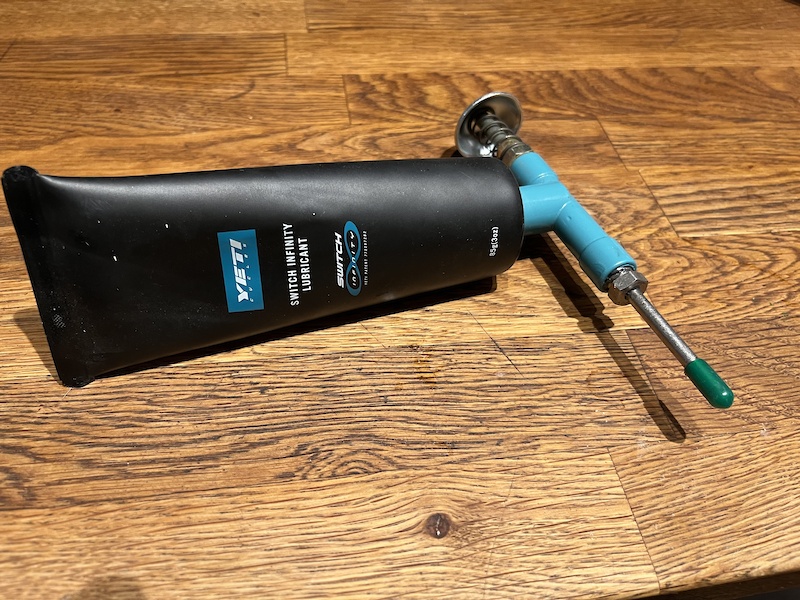 2021 Yeti grease gun and TURQ grease For Sale