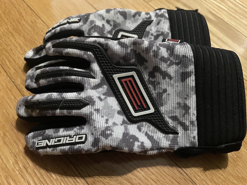 Youth cycling glove XS like new For Sale