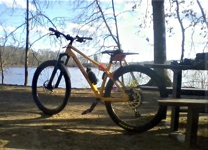 Just a chance for a short side of the road dirt path ride up to the lakes. Didn't even plan a ride today but weather was nice and this bike is so amazing I don't want to do anything else... except maybe ride my Stumpy. Yeah crappy pic was all I could take. Flip-phone, bright sun, etc.