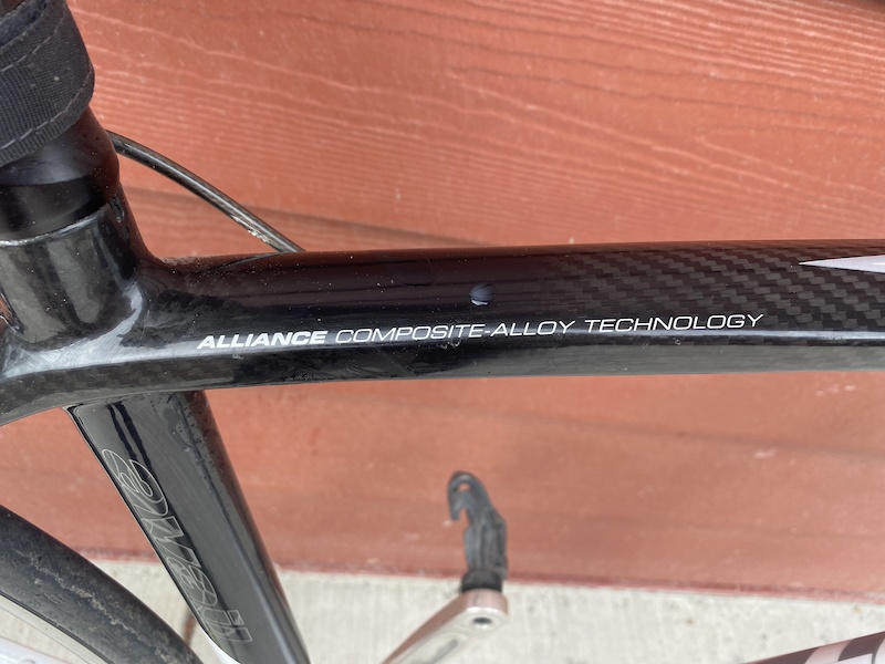 giant carbon fiber road bike