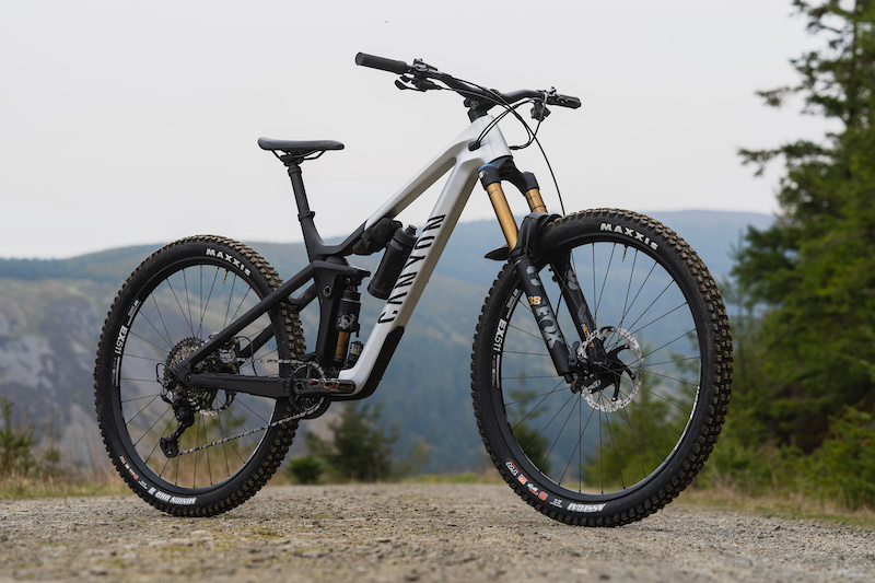 Canyon strive clearance bike