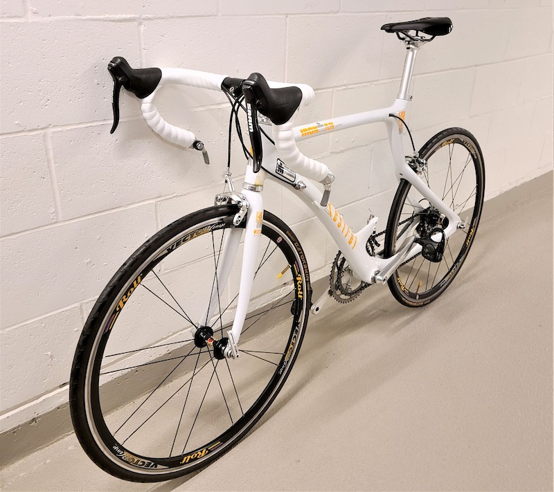 Sale Likenew carbon fiber road bike For Sale