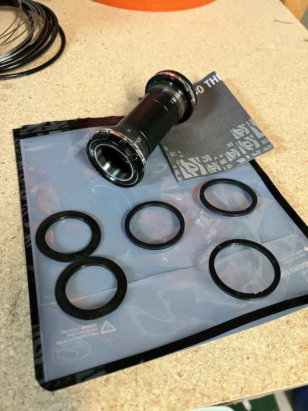 Race Face Cinch Bsa Threaded Bottom Bracket For Sale