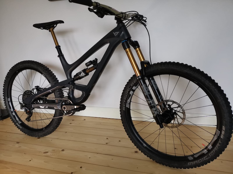 2019 yt capra cf pro race