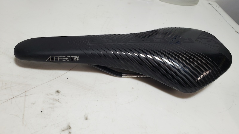 race face aeffect saddle review