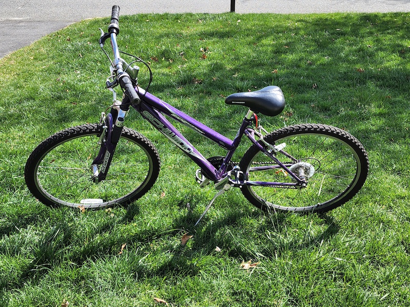 Schwinn sidewinder women's mountain bike purple hot sale