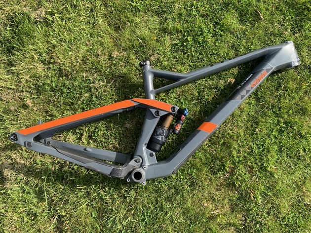 cube stereo frameset