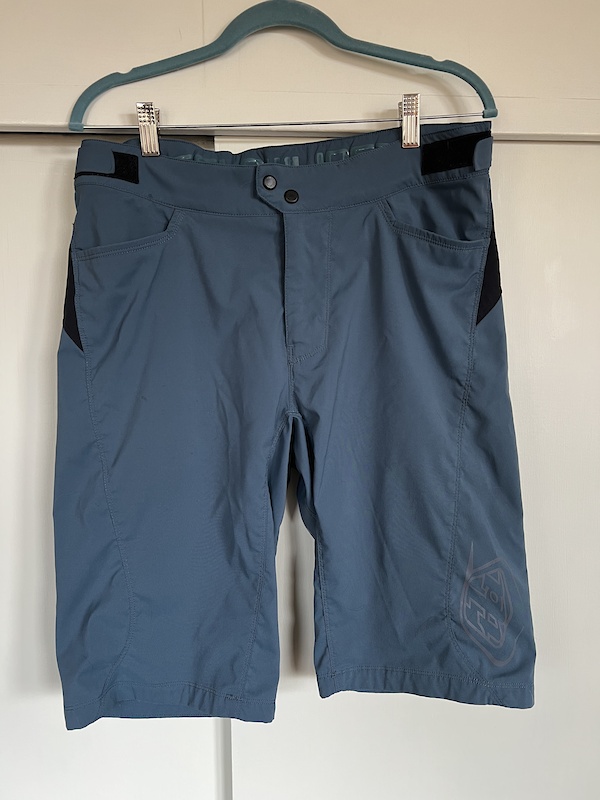 Price Drop Troy Lee Designs Flowline Shorts, 34 For Sale