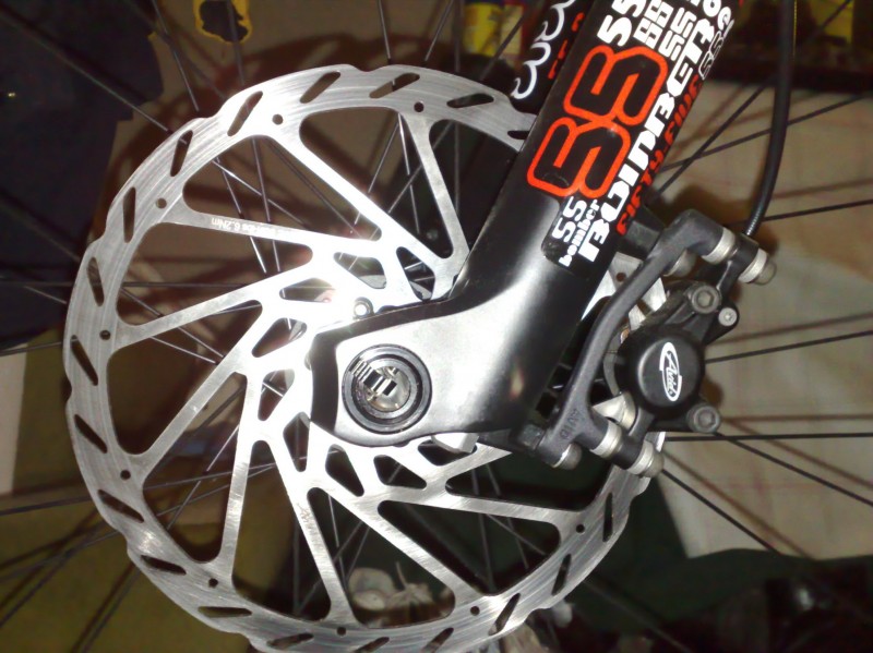 Extremw closeup of the ransom's 203mm disc brake