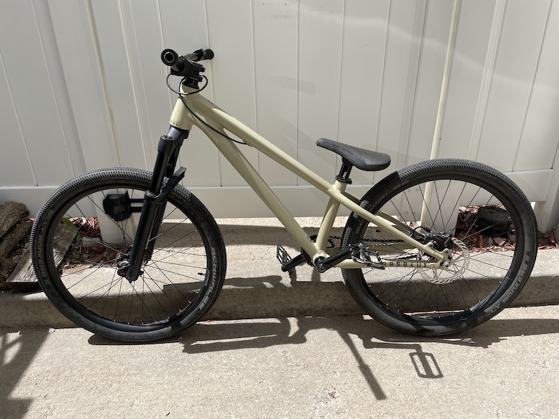 commencal dirt jumper