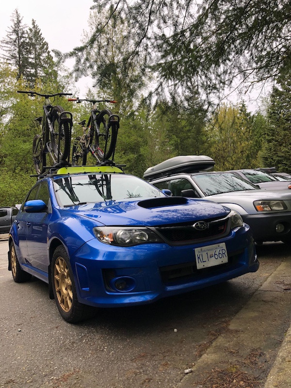 Yakima roof rack 48 in. with 2 Yakima highroller For Sale