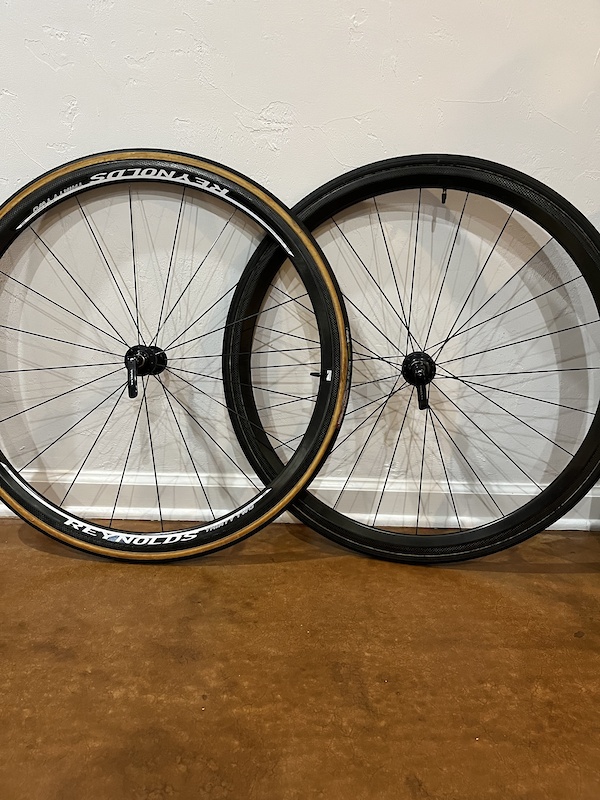 reynolds 32 carbon clincher wheelset