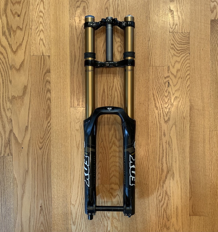 26” Fox 40 Factory Series FiT RC2 Kashima Coat For Sale