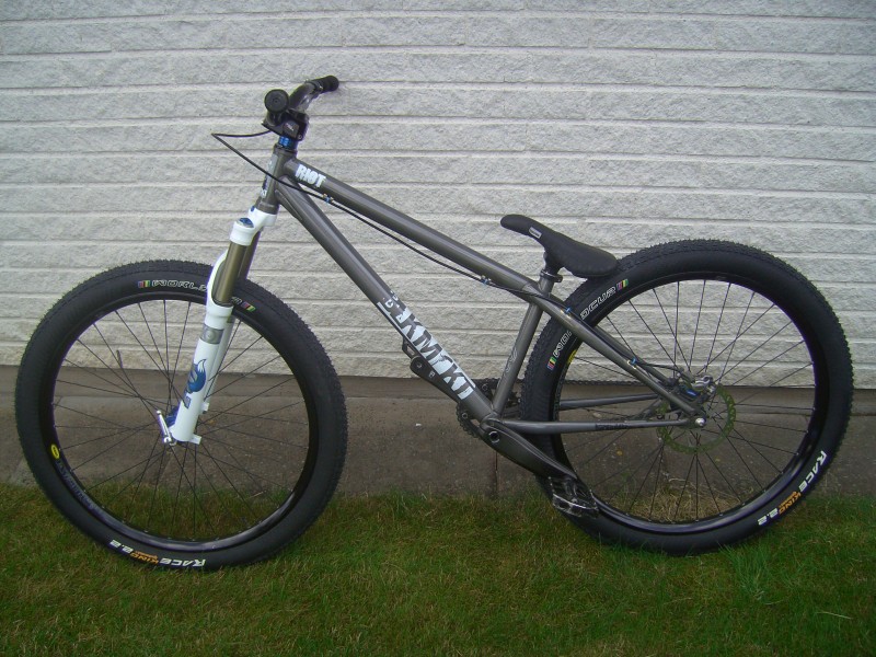 my blk mrkt riot with new fork and tires.

Tires : raceking worldcup
Fork: fox f100 rlc 2009