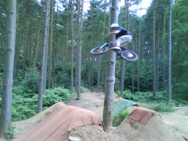 mainline on a mates bike :)
trying to go high and stylish