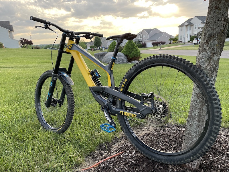 2019 YT Tues size Large Downhill Bike 