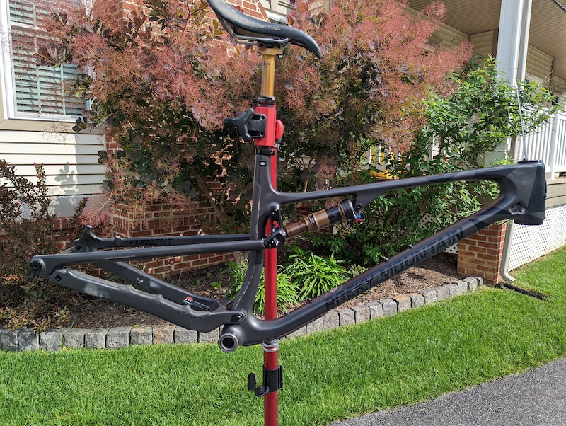 2022 Rocky Mountain Element - Size L - frame - price drop For Sale
