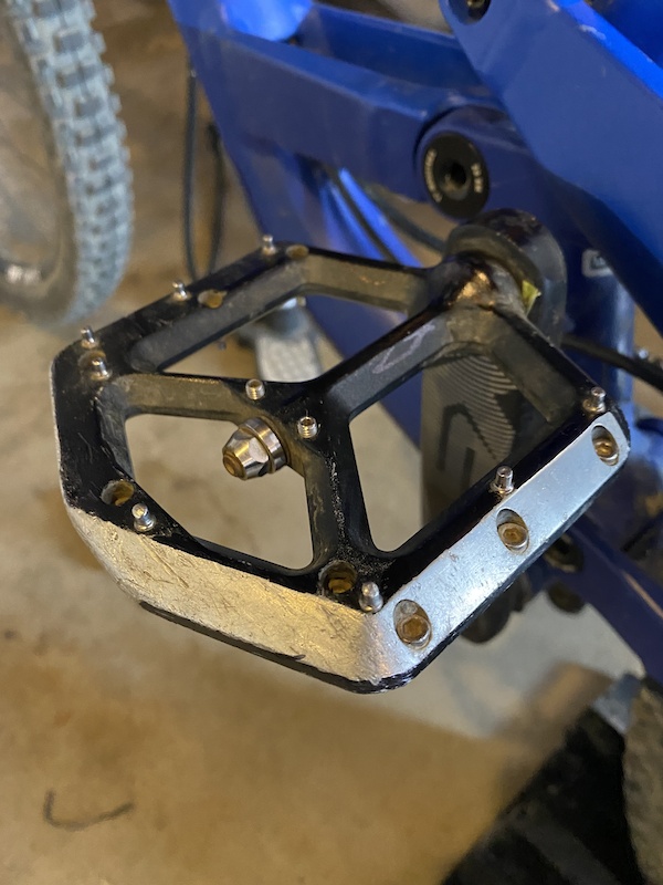 bike pedals with spikes