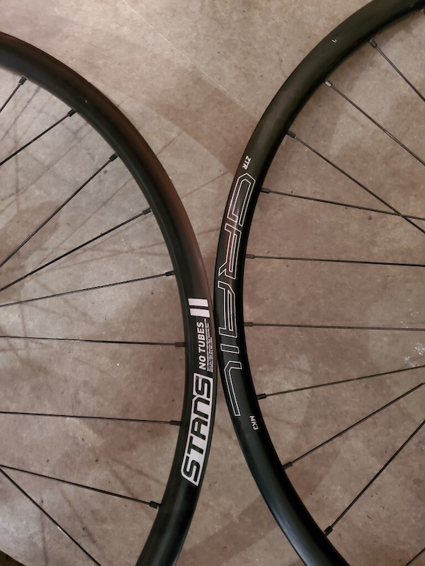 2022 Stans Grail MK3 wheelset with rotors For Sale