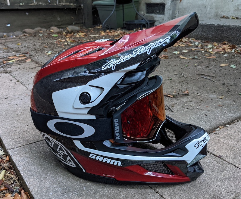 TLD D4 carbon and Oakley Airbrake. Best lid setup I ve ever had and that Sram red is luscious...
