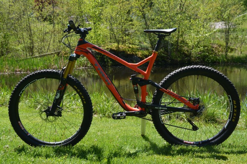 trek remedy red