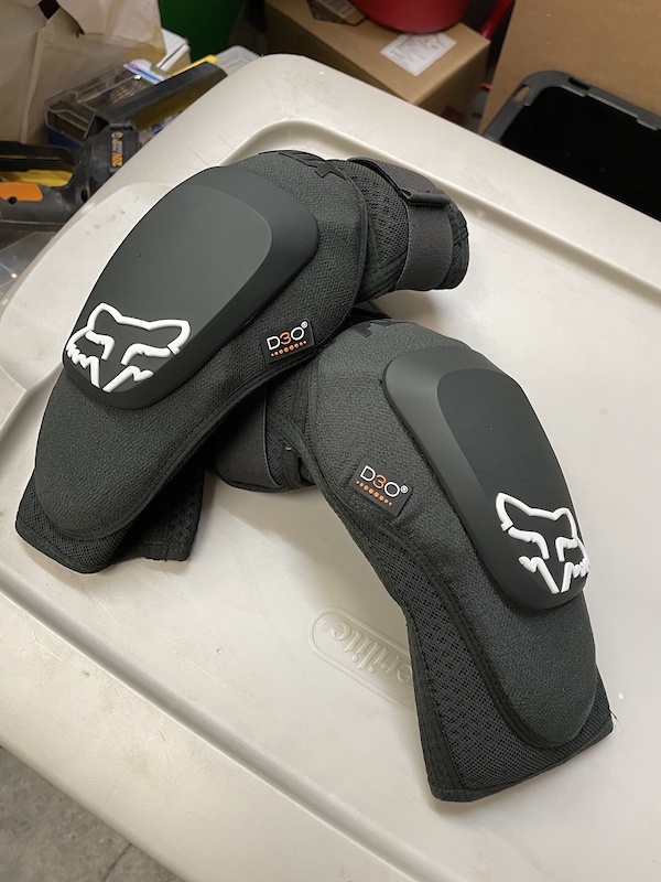 2022 *NEW* Fox Launch Pro D30 Elbow Guards For Sale